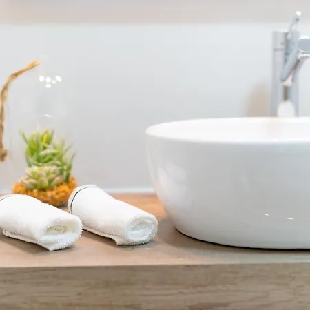 Fee4me: First Line Luxury Apartamento *