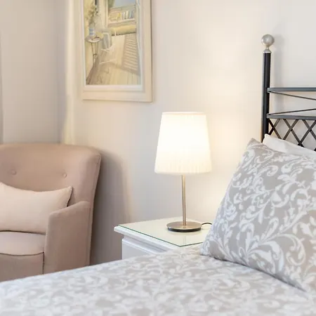 Fee4me: First Line Luxury Apartmán