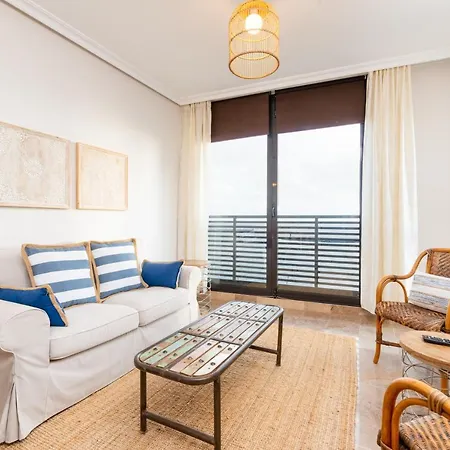 Fee4me: First Line Luxury Apartment *
